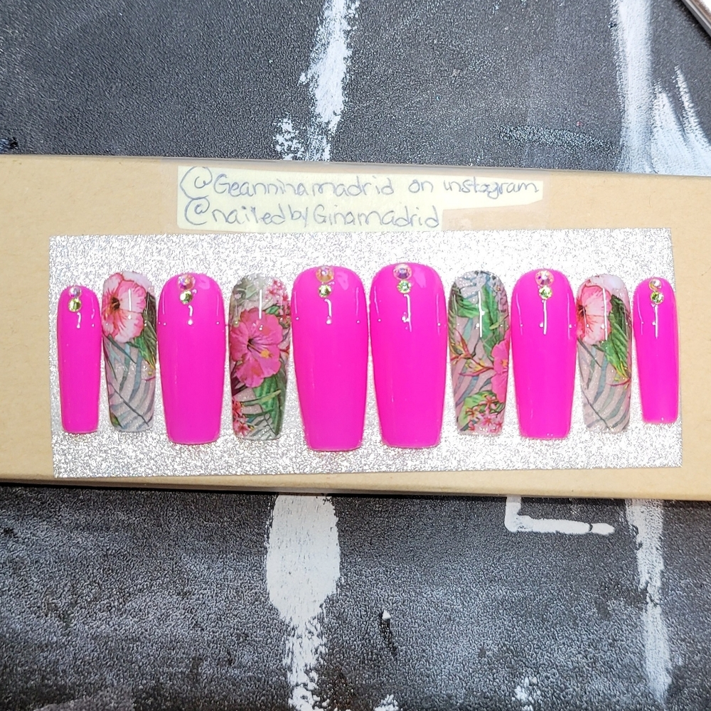 Press on nails